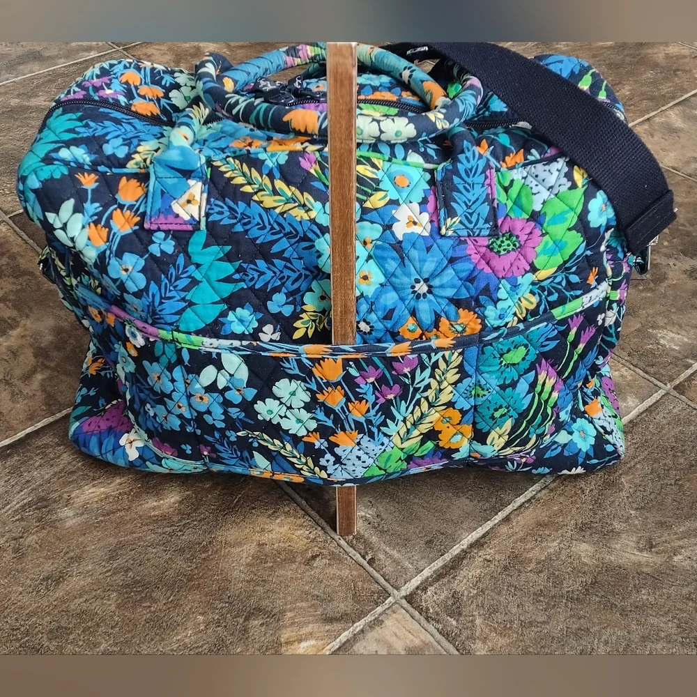 Vera Bradley Midnight Blues Weekender/Travel Bag With Trolley Sleeve. - Picture 4 of 13